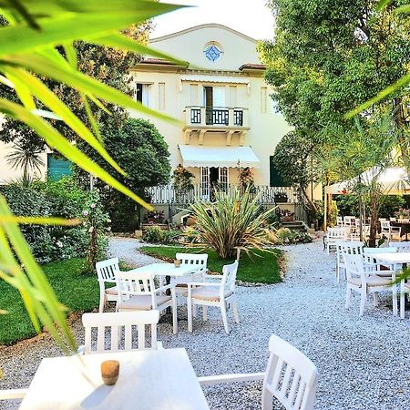 Hotel Club I Pini - Residenza D'Epoca In Versilia 리도디캄파이오레 외부 사진