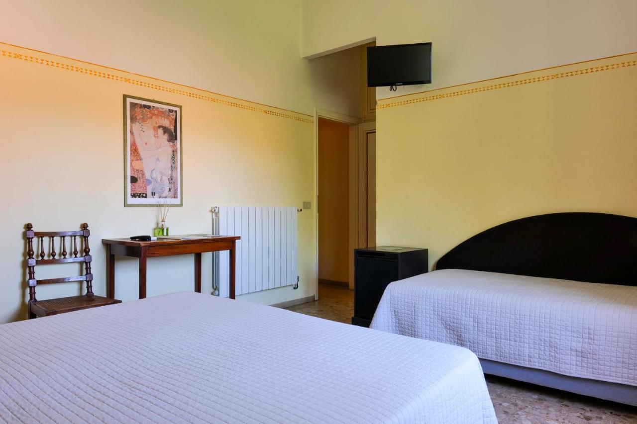 Hotel Club I Pini - Residenza D'Epoca In Versilia 리도디캄파이오레 외부 사진