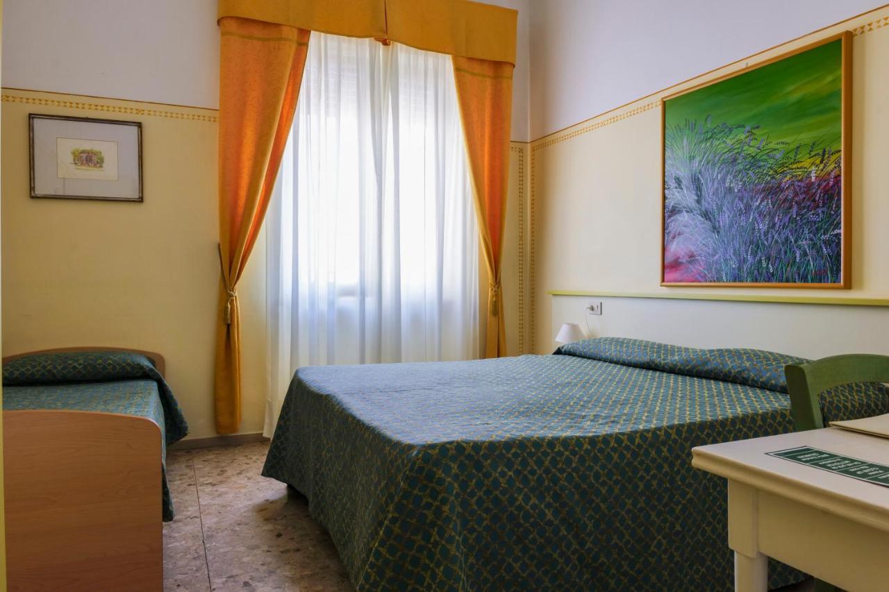 Hotel Club I Pini - Residenza D'Epoca In Versilia 리도디캄파이오레 외부 사진