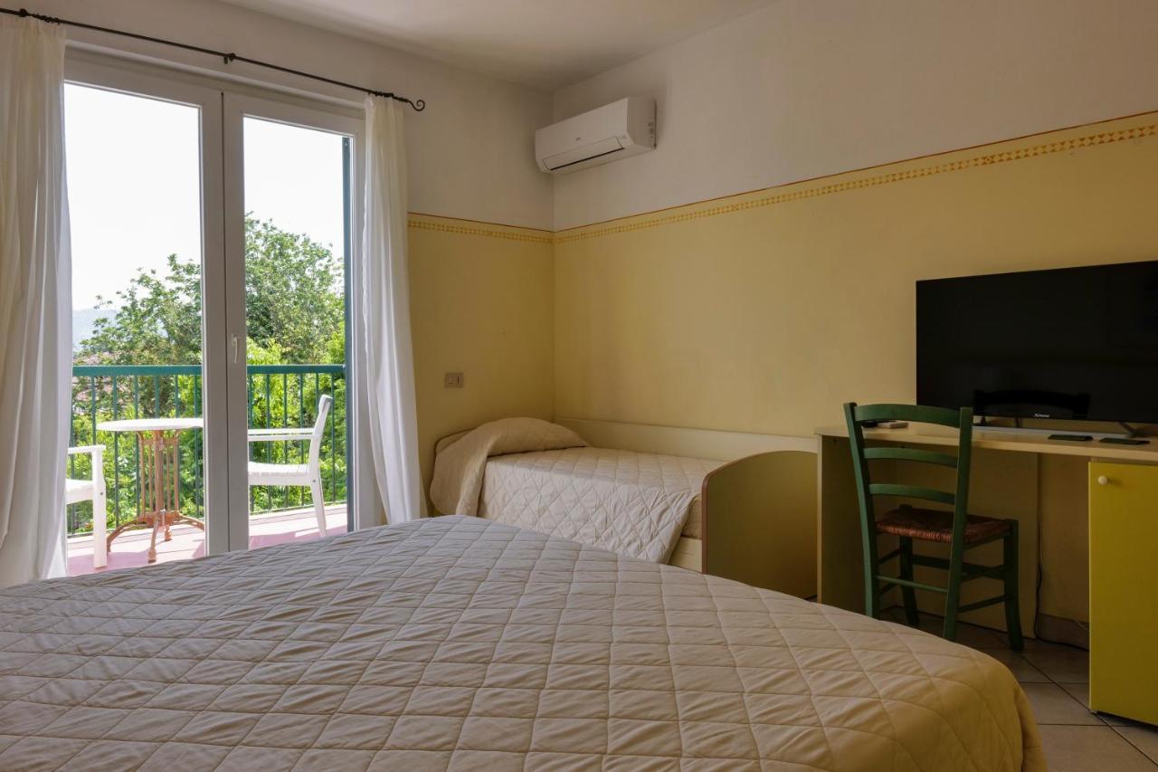 Hotel Club I Pini - Residenza D'Epoca In Versilia 리도디캄파이오레 외부 사진
