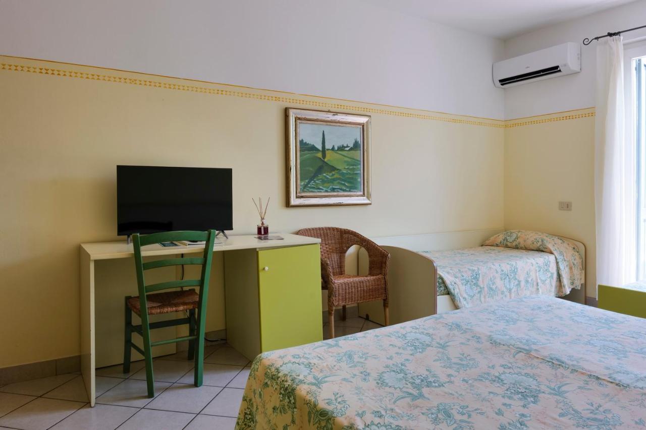 Hotel Club I Pini - Residenza D'Epoca In Versilia 리도디캄파이오레 외부 사진