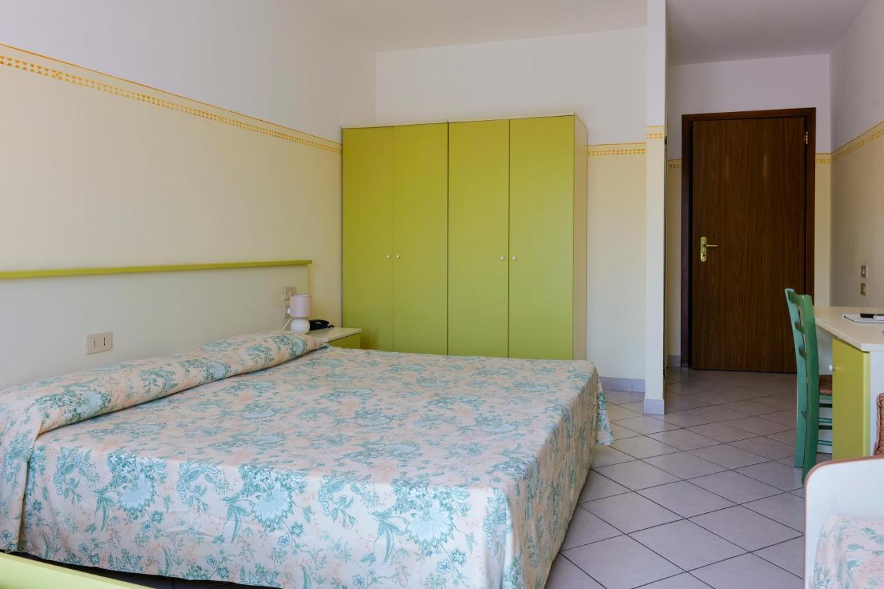 Hotel Club I Pini - Residenza D'Epoca In Versilia 리도디캄파이오레 외부 사진
