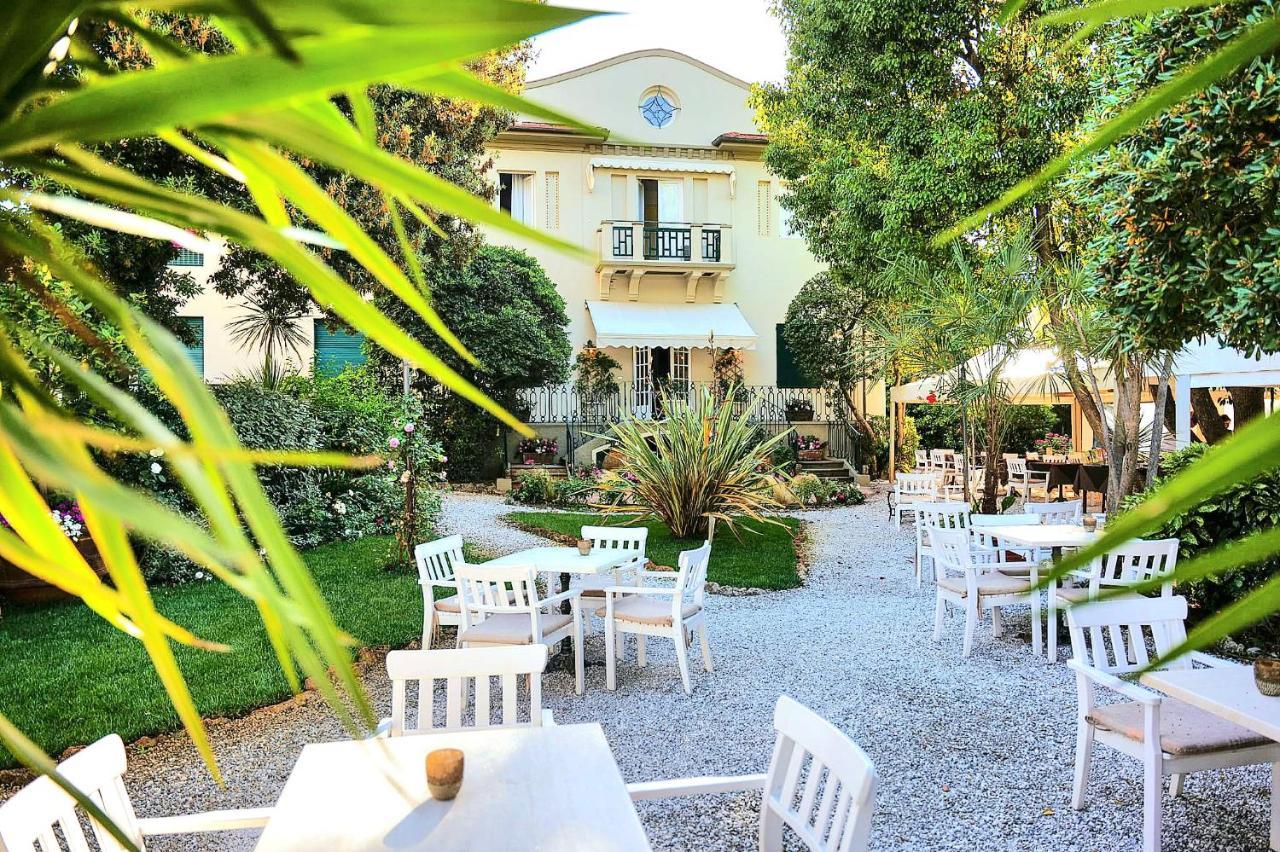 Hotel Club I Pini - Residenza D'Epoca In Versilia 리도디캄파이오레 외부 사진